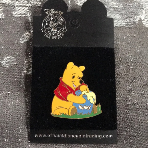 Disney Accessories - Winnie the Pooh Pin